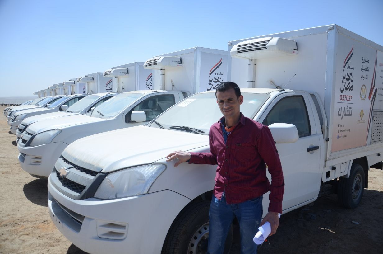 صندوق تحيا مصر يسلم 356 سيارة نقل عادي ومبرد للشباب (3)