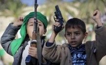 “سلام بلا حدود”: “الحوثي” أجبرت 23 ألف طفل على حمل السلاح
