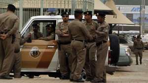 عناصر من الشرطة السعودية - أرشيفإقامة الحد على مصري قتل ابن بلده في السعودية