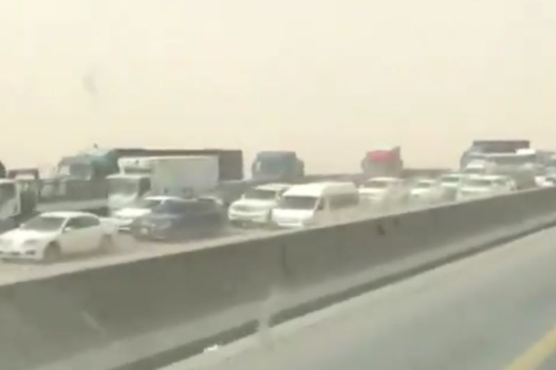 حادث اصطدام يسبب كثافة مرورية على طريق الرياض-الشرقية